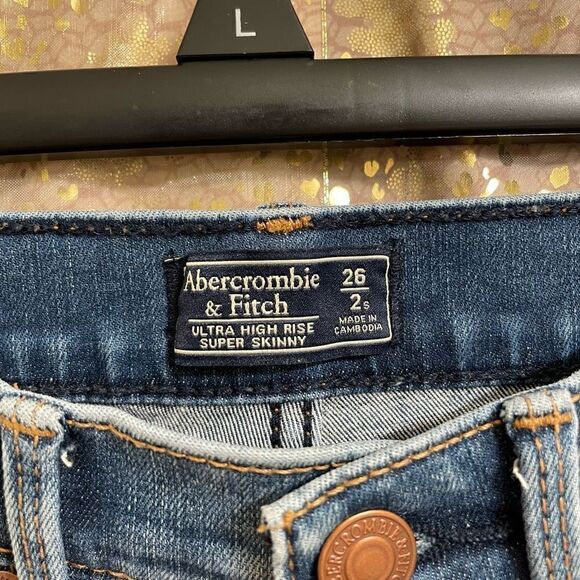 Abercrombie & Fitch Ultra High Rise Super Skinny Distressed Jeans 2/26 Short - Picture 4 of 10